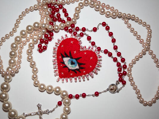 The looking heart brooch